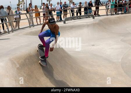 Skateboard in Venice Beach, Los Angeles, Kalifornien, Vereinigte Staaten von Amerika - Mai` 19 2019 Stockfoto